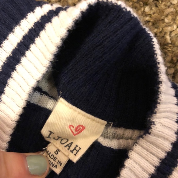 Top - Picture 2 of 2